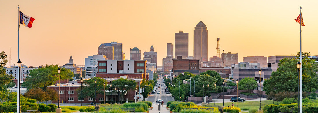 Noah Jigsaw Puzzle Des Moines, Iowa skyline from the state capital at sunset panorama 1000 pieces
