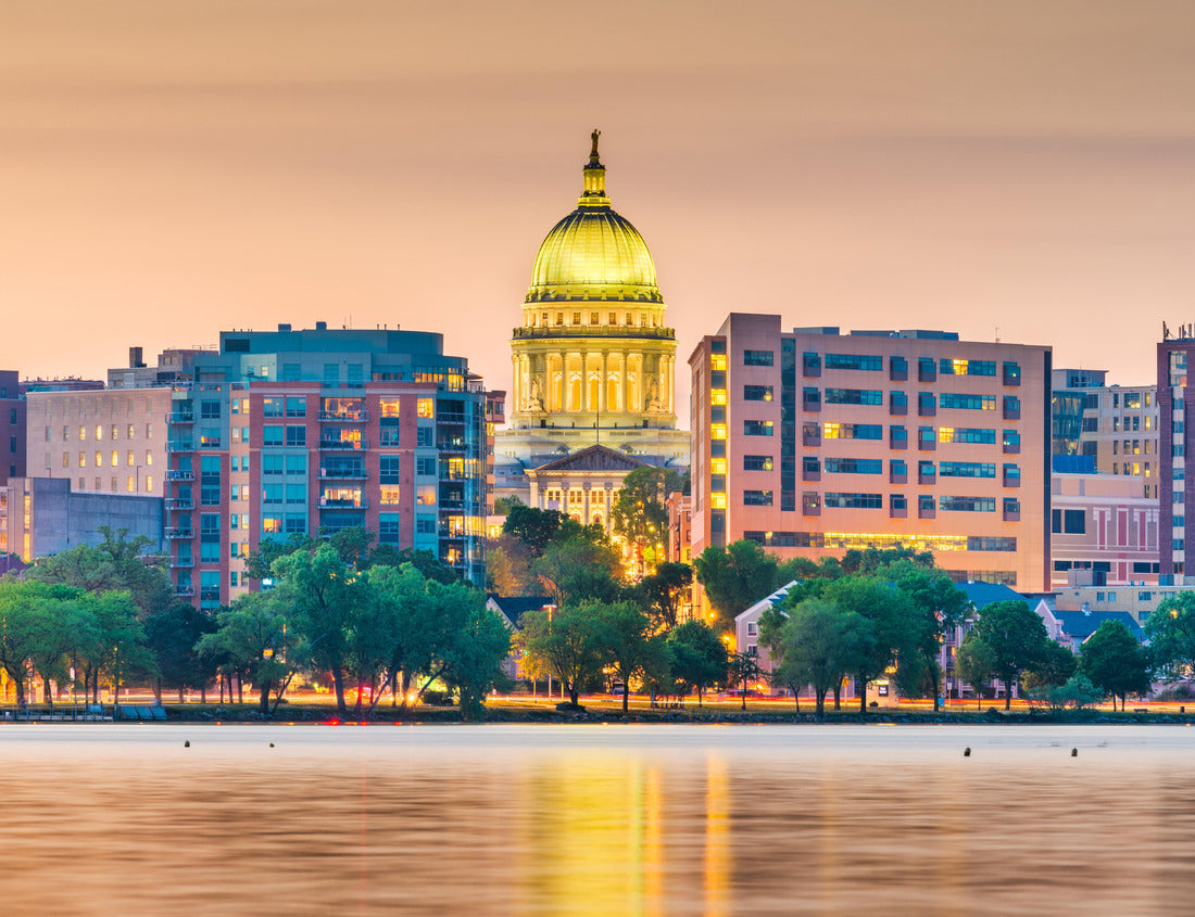 Noah Jigsaw Puzzle Madison, Wisconsin, USA downtown skyline at dusk on Lake Monona 1000 pieces