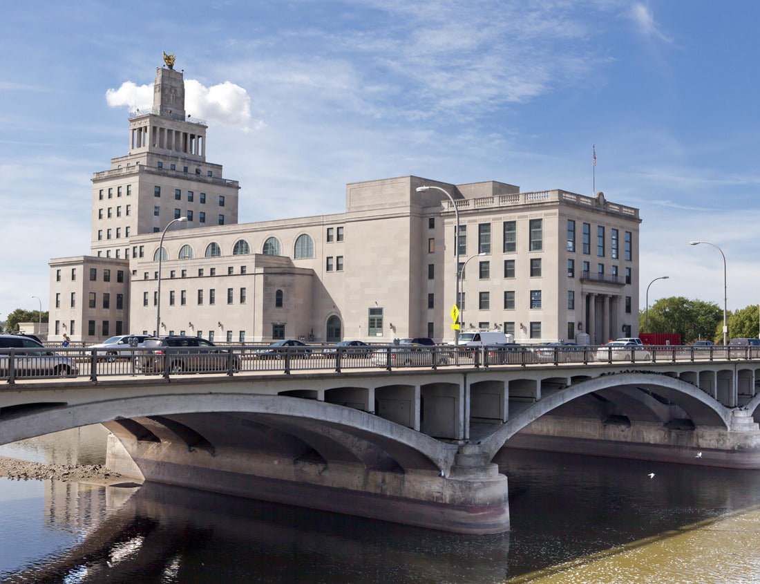 Noah Jigsaw Puzzle The old Cedar Rapids (Iowa) City Hall sits on an island in the Cedar River 1000 pieces