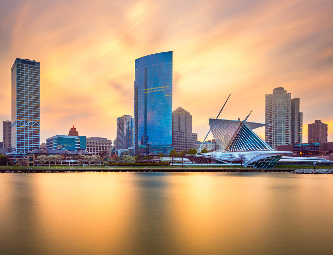 Noah Jigsaw Puzzle Milwaukee, Wisconsin, USA downtown city skyline on Lake Michigan at twilight 1000 pieces