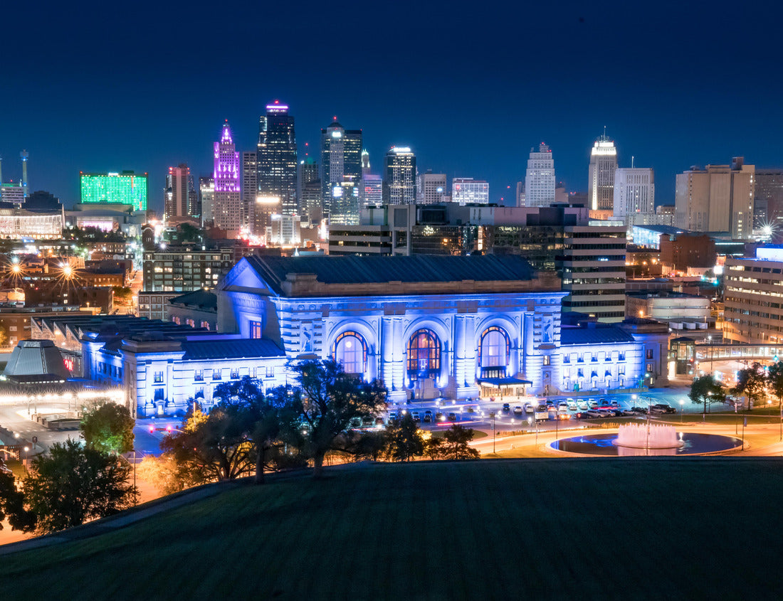Noah Jigsaw Puzzle Night city skyline of Kansas City, Missouri with Union Station in the foreground 1000 pieces