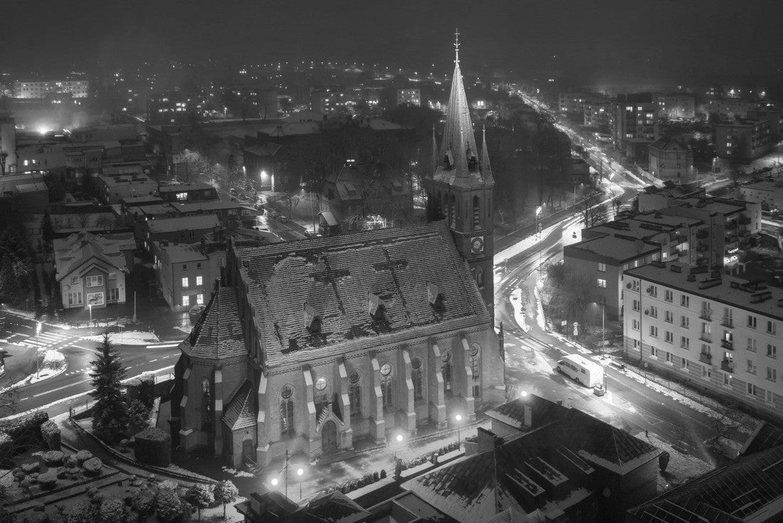 Old Town Square in Koscierzyna town at night, Poland 2000pc PuzzleBlack and White