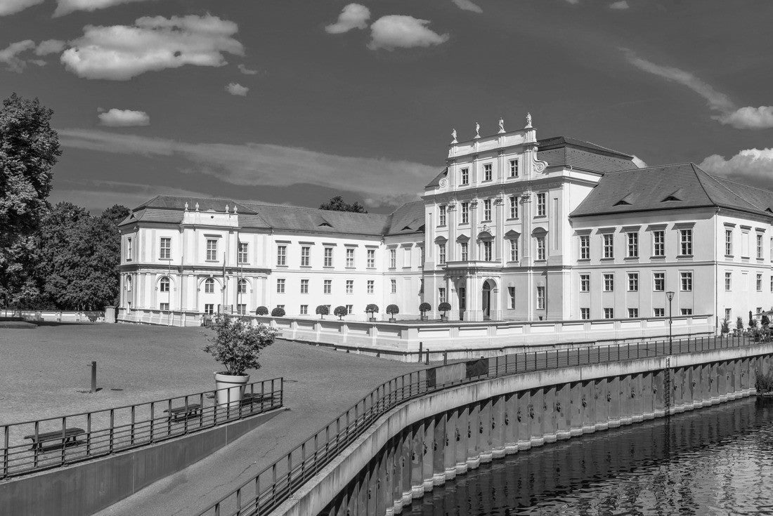 The castle in Oranienburg near Berlin, Brandenburg, Germany 2000pc PuzzleBlack and White