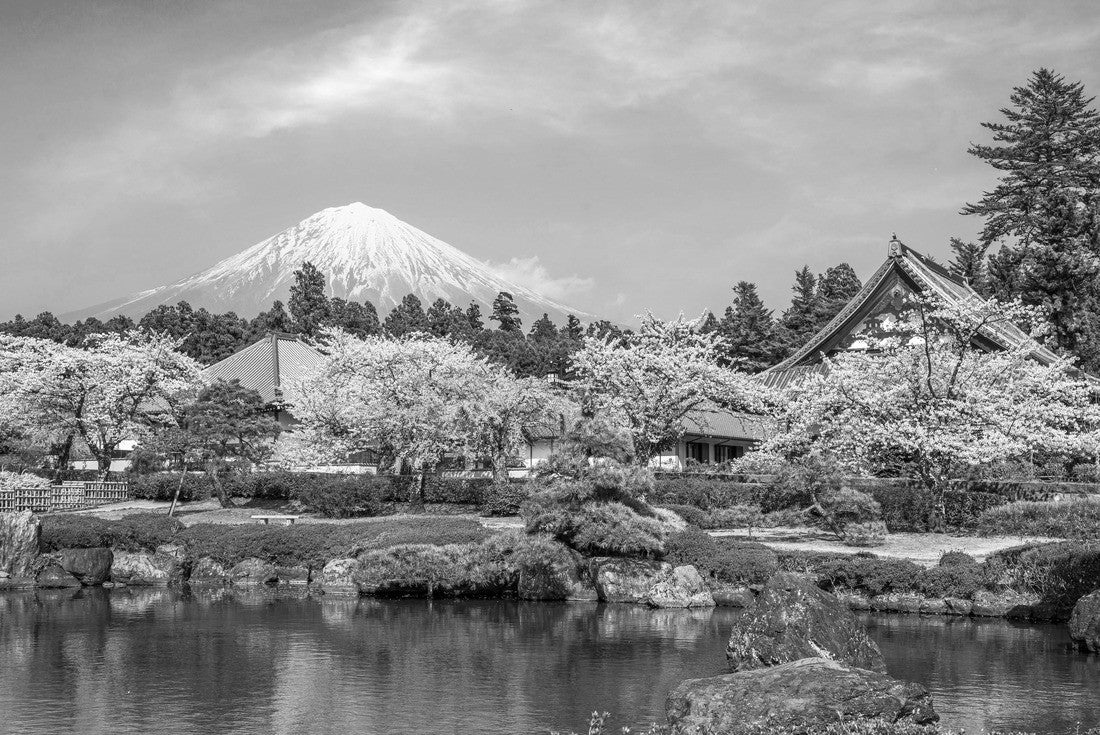 Fujinomiya, Shizuoka, Japan with Mt. Fuji in spring 2000pc PuzzleBlack and White