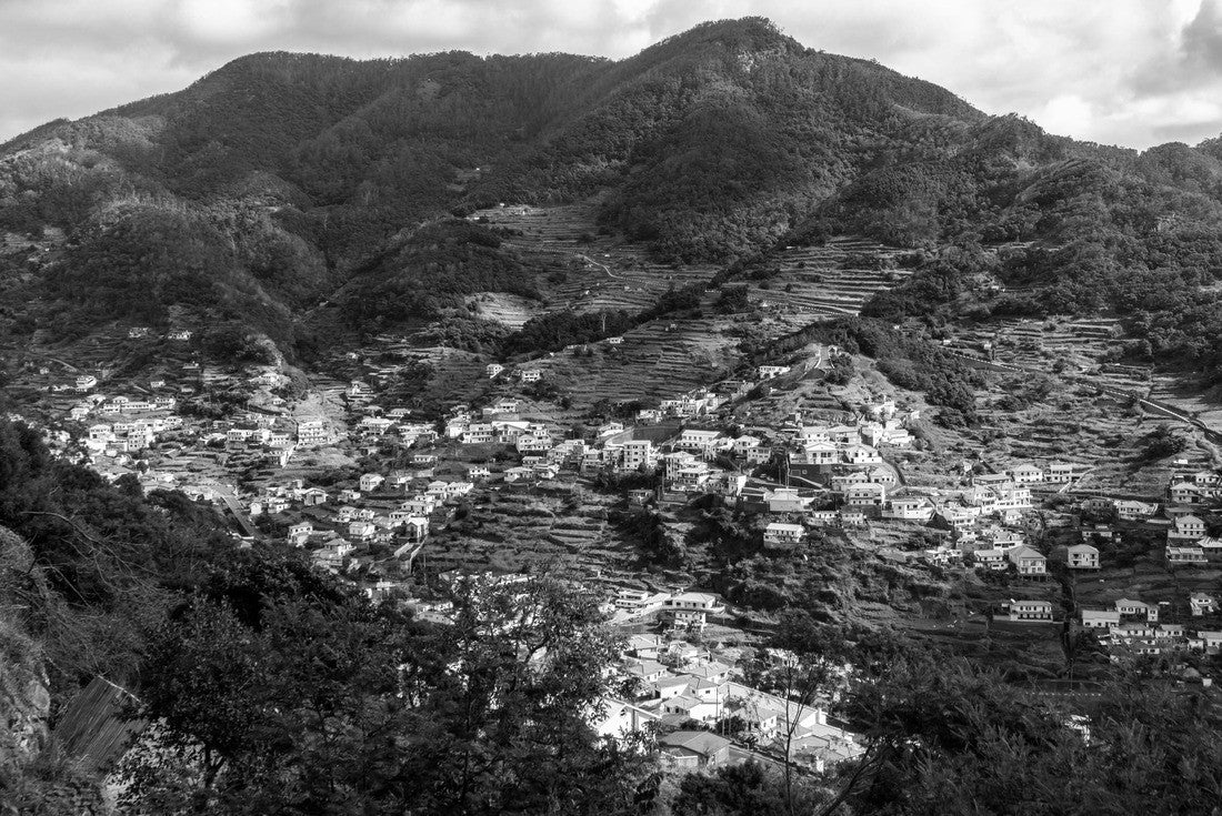 Mountains between Machico and Santo António da Serra, Madeira, Portuga 2000pc PuzzleBlack and White