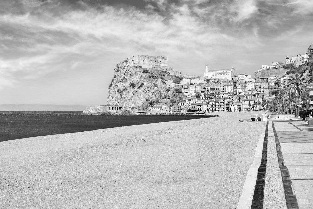 Bright view of Scilla town with Ruffo castle on the background 2000pc PuzzleBlack and White