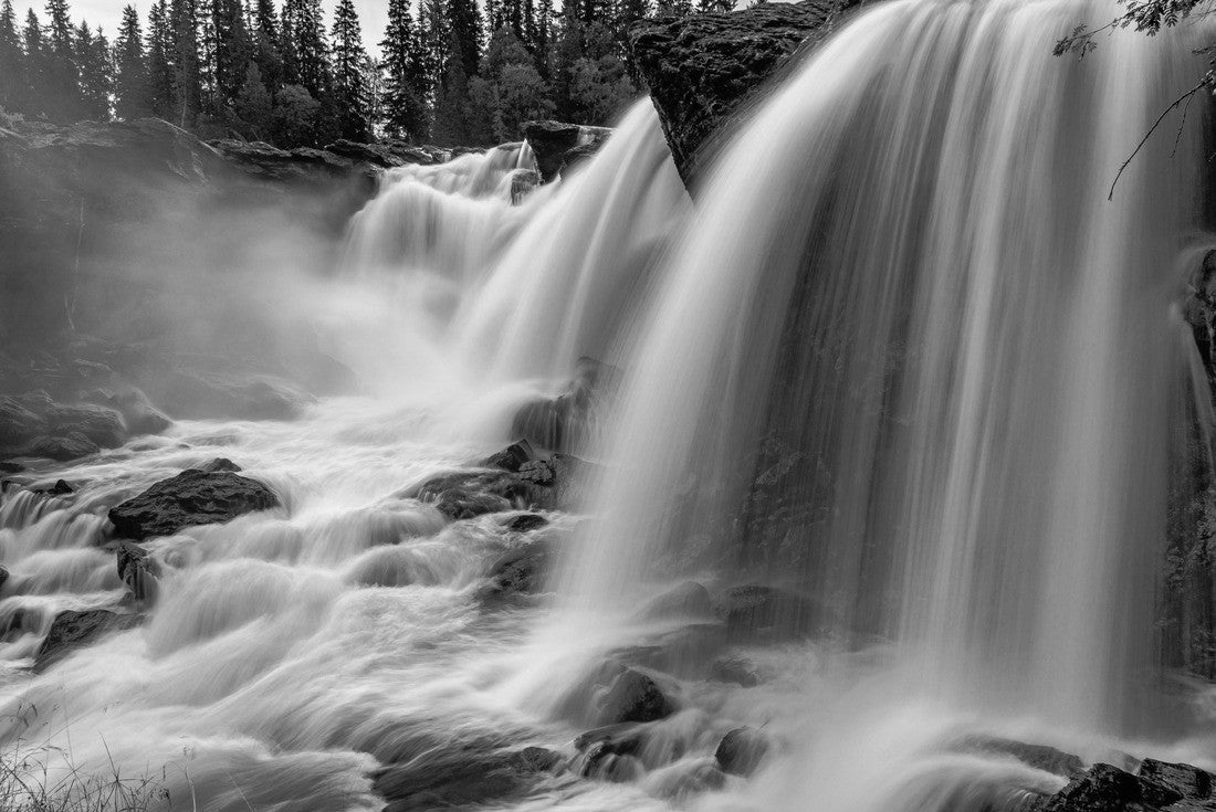 A long exposure of Rista waterfalls in Jämtland, Sweden 2000pc PuzzleBlack and White
