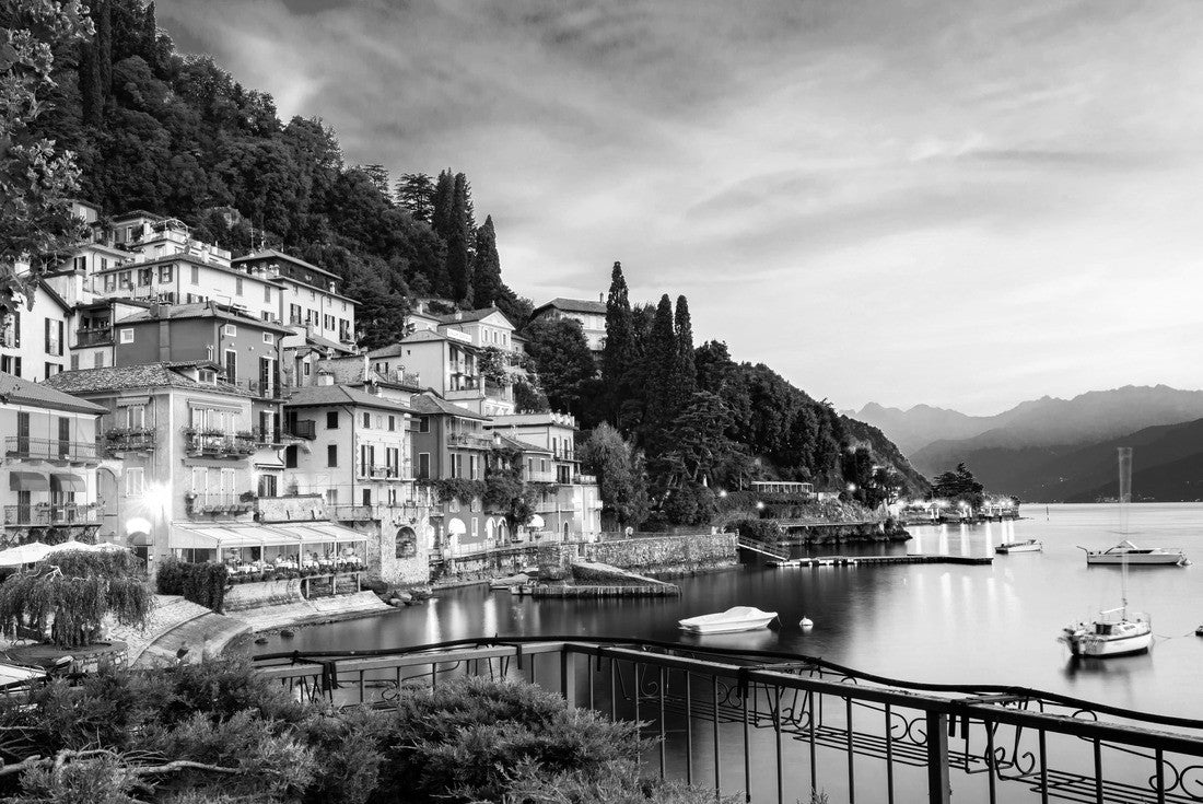 Noah Jigsaw Puzzle Old town of Varenna - picturesque sunset on Lake Como, Italy in black white 2000 pieces