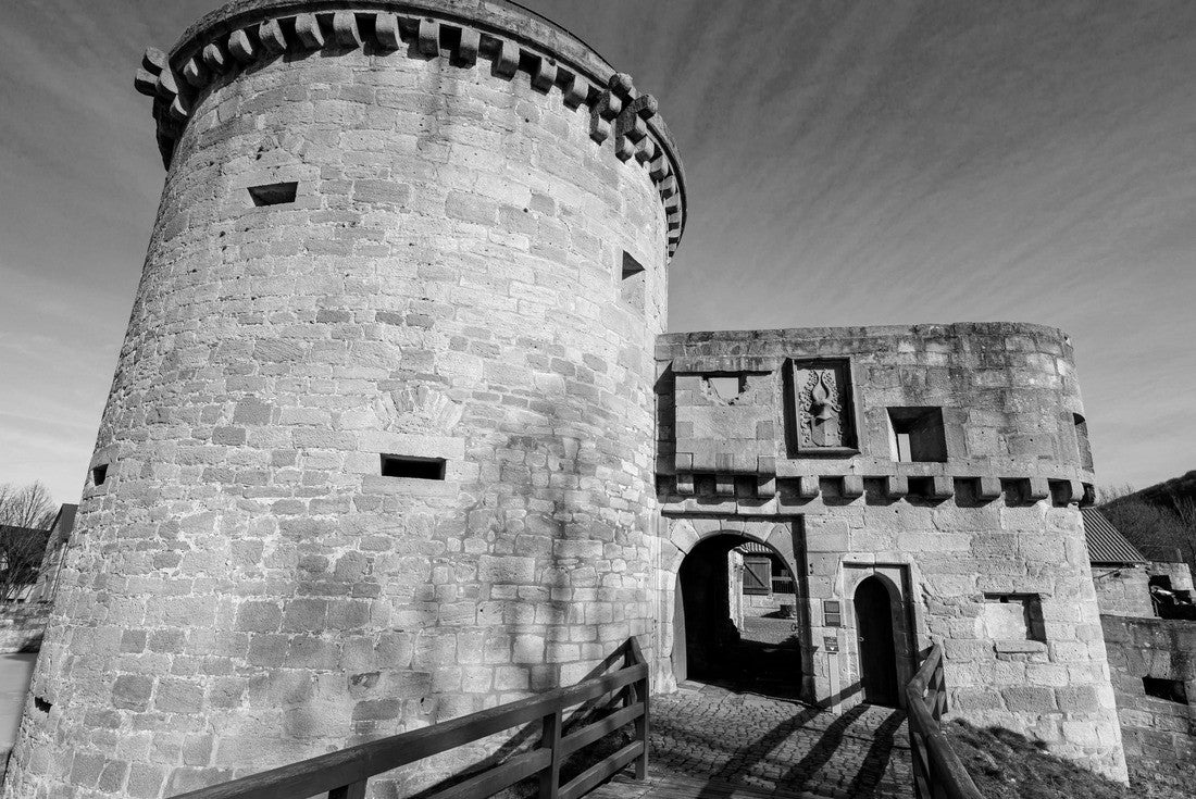 The ruin castle of Friedewald in Hessen Germany 2000pc PuzzleBlack and White