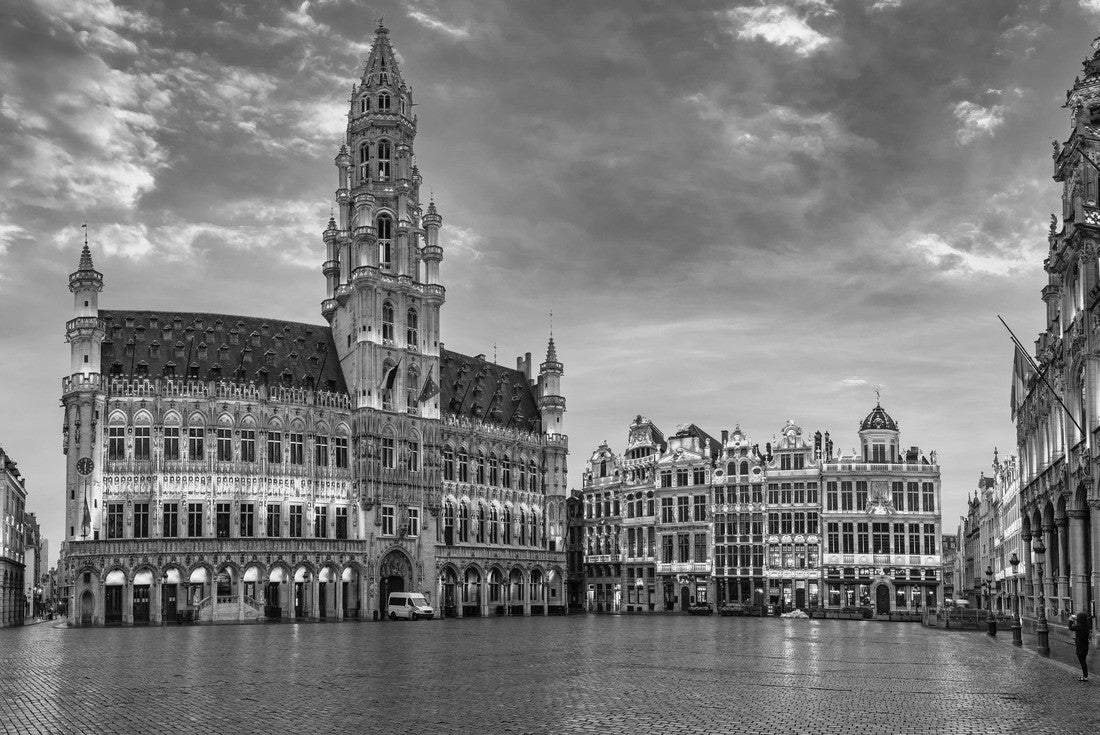 Noah Jigsaw Puzzle Brussels Belgium, sunset panorama skyline on the famous Grand Place square in black white 2000 pieces