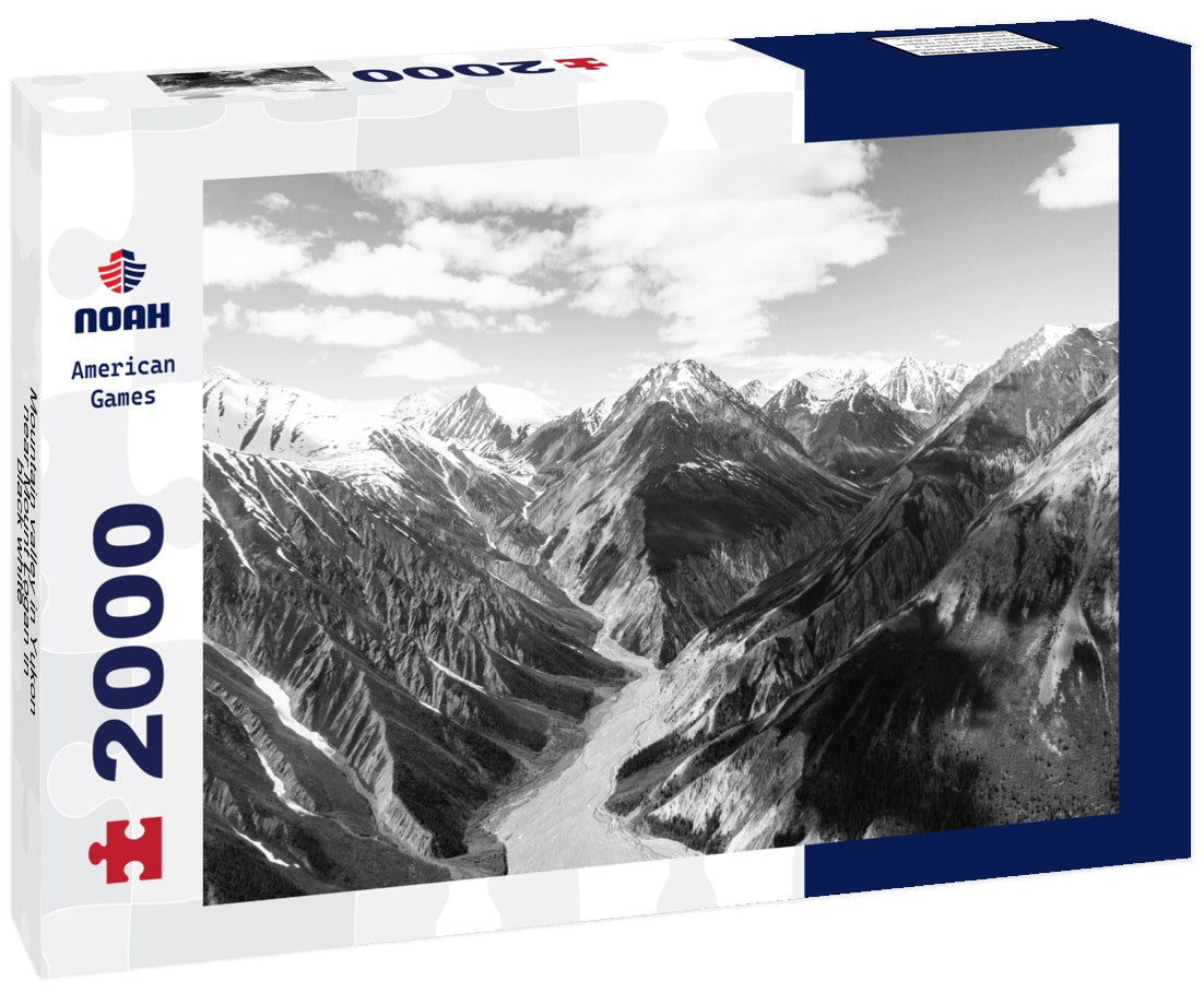 Mountain valley in Yukon, near Mount Logan 2000pc PuzzleBlack and White