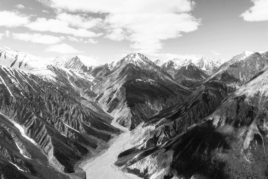 Mountain valley in Yukon, near Mount Logan 2000pc PuzzleBlack and White