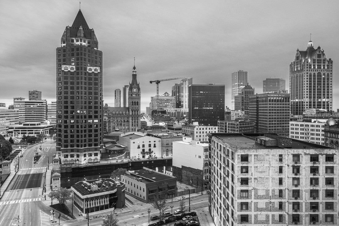 Milwaukee, Wisconsin, USA Downtown skyline at dusk 2000pc PuzzleBlack and White