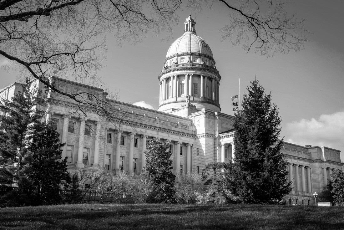 Kentucky State Capitol Building in the state capital of Frankfort during a sunny spring morning 2000pc PuzzleBlack and White