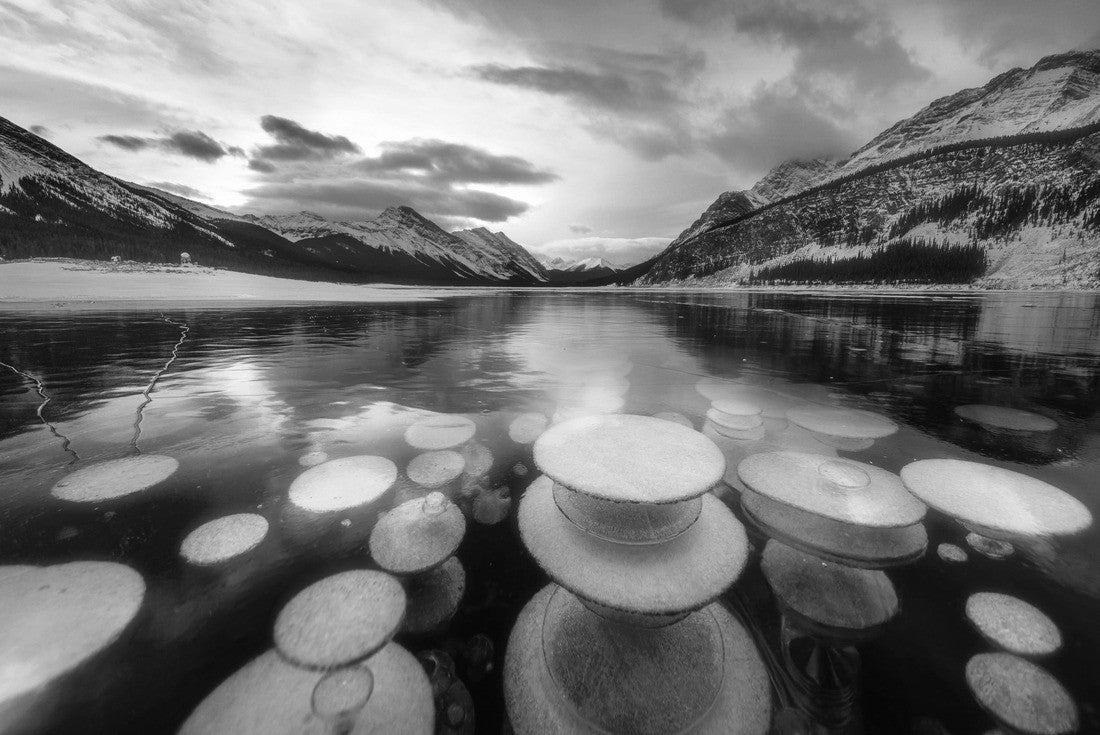 Surface of winter ice on Spray Lake in Alberta, Canada 2000pc PuzzleBlack and White