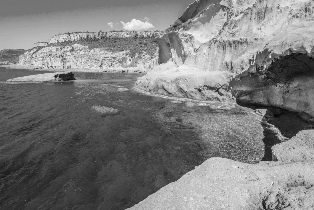 Noah Jigsaw Puzzle Bosa (Sardinia, Italy) - view of the tourist and enchanting old town on the coast of Oristano, one of the most beautiful on the island of Sardegna in black white 2000 pieces