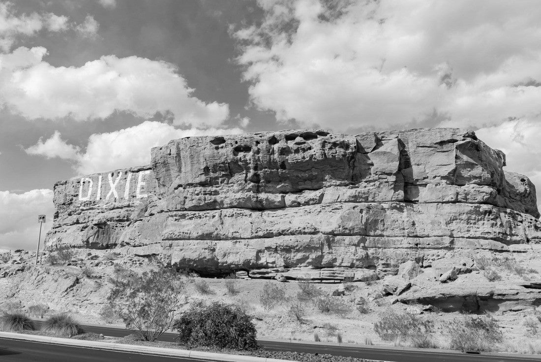 White Dixie letter of The Dixie Sugarloaf at St George, Utah, USA 2000pc PuzzleBlack and White