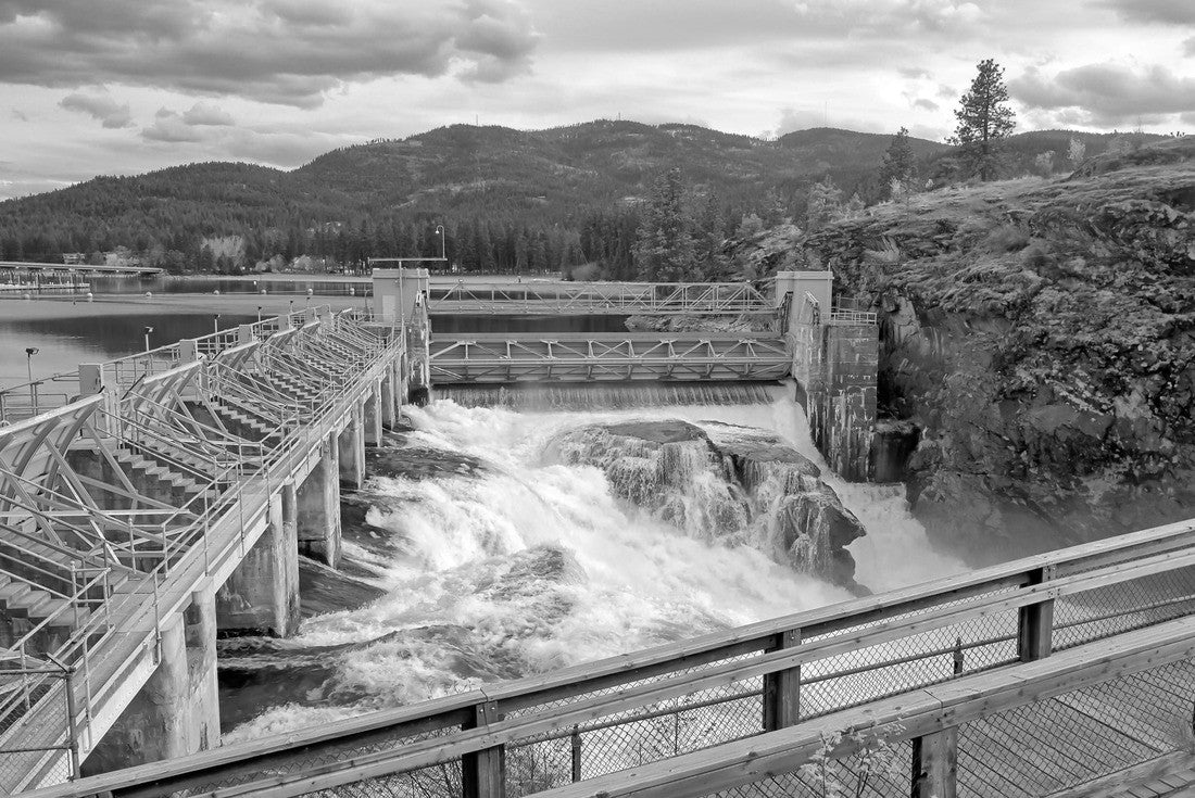 Water flowing through the Post Falls Dam in Post Falls, Idaho 2000pc PuzzleBlack and White
