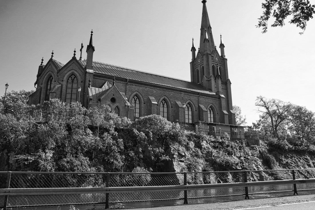 Church in Trollhättan, Sweden 2000pc PuzzleBlack and White