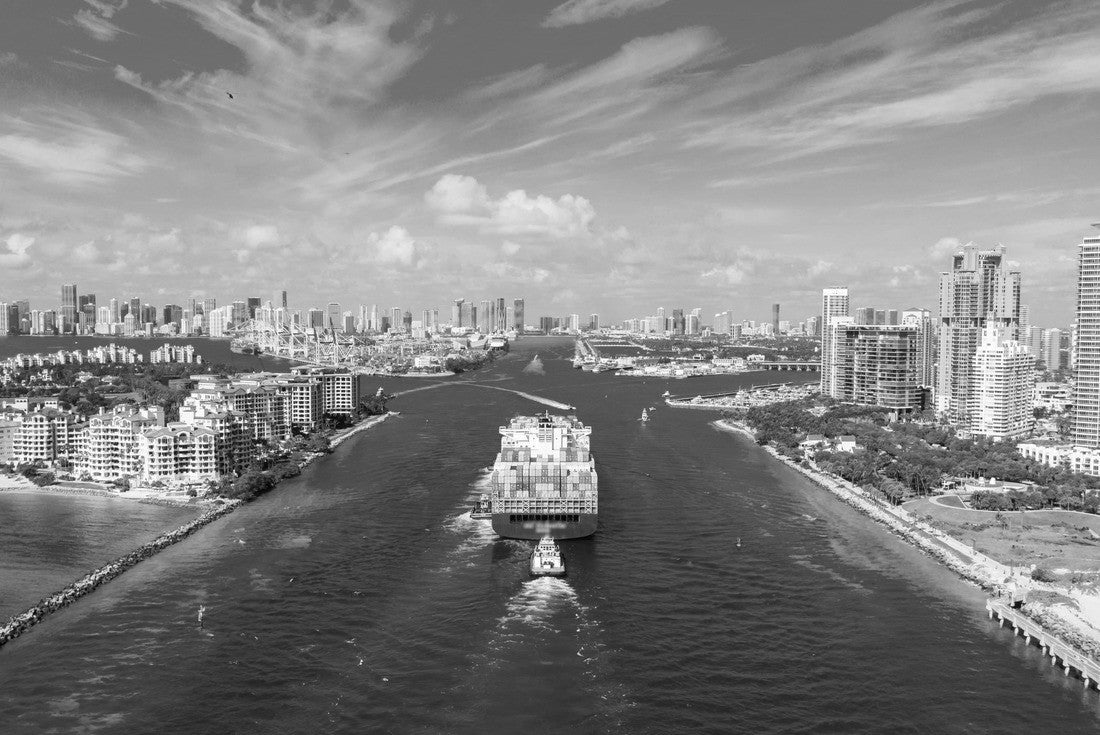 Large Container Ship Entering Harbor and Miami City on Sunny Day, USA 2000pc PuzzleBlack and White