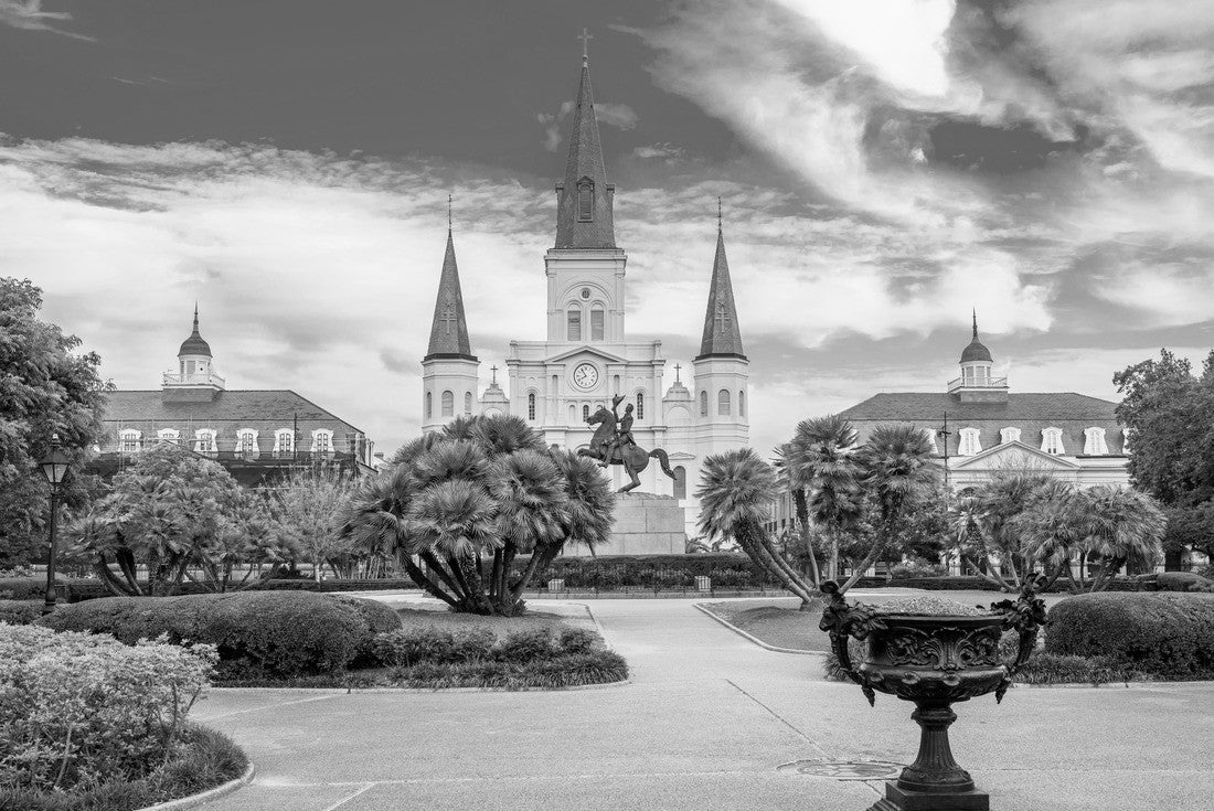New Orleans, Louisiana, USA at Jackson Square and St. Louis Cathedral in the morning 2000pc PuzzleBlack and White
