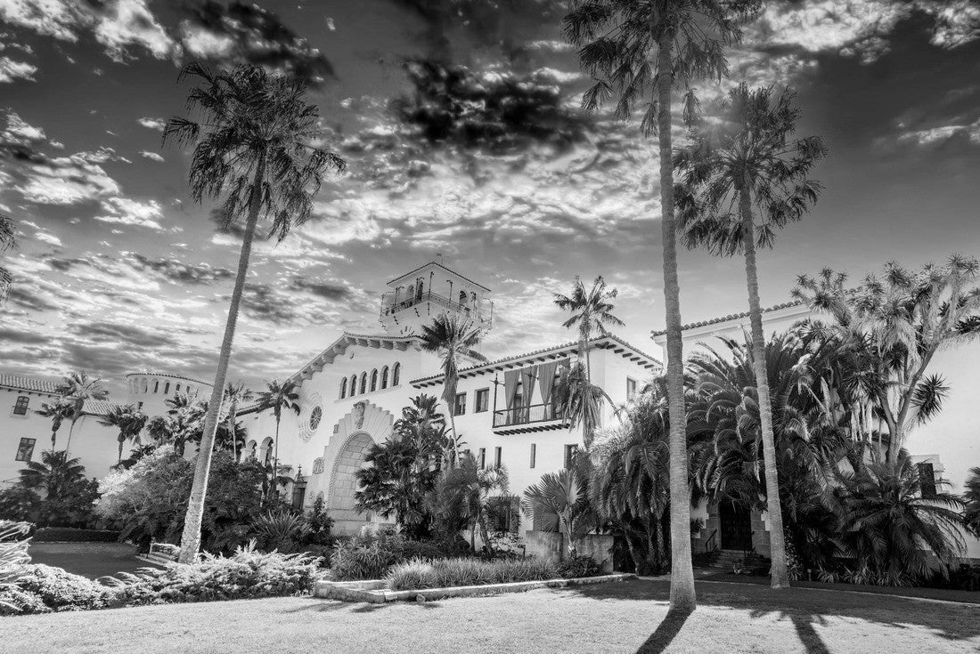 Sunken Gardens in Santa Barbara under a picturesque sky at sunset. California, USA 2000pc PuzzleBlack and White