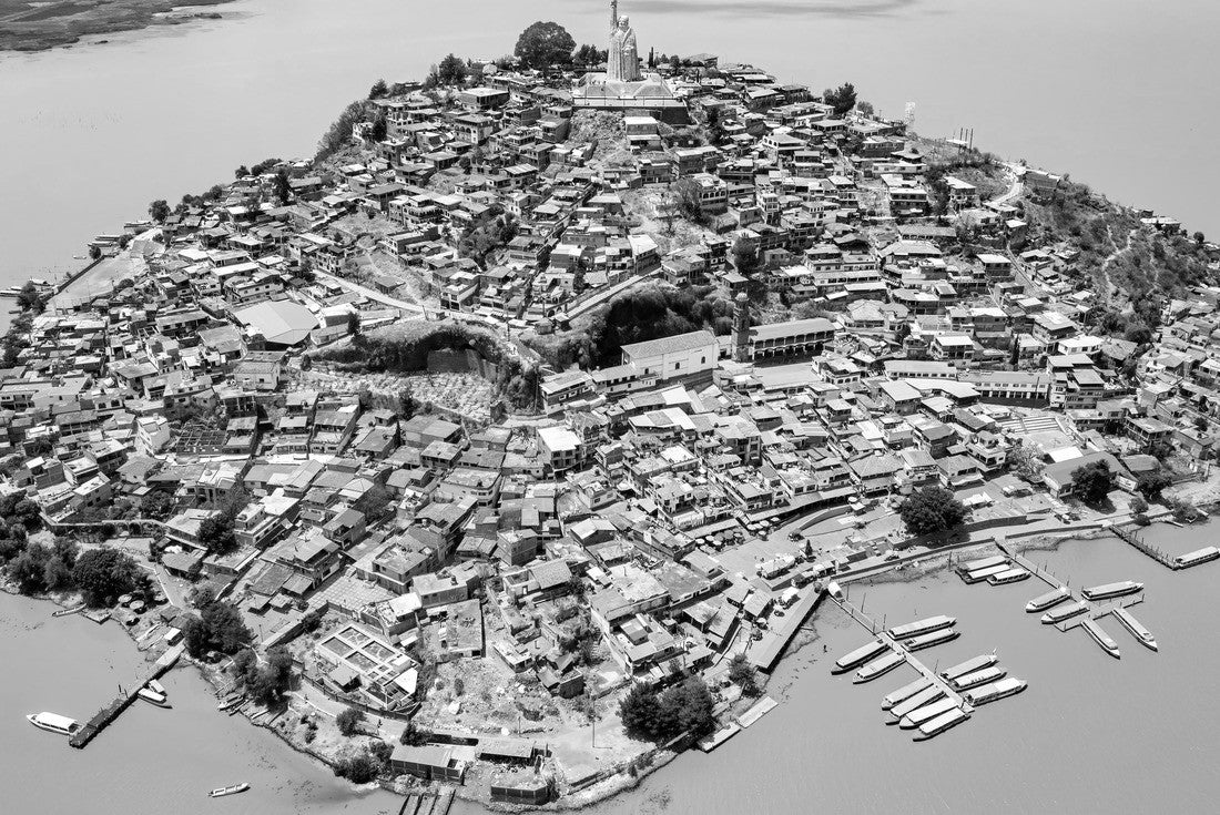 Isla de Janitzio is the largest island in Lake Pátzcuaro in the state of Michoacán, Mexico 2000pc PuzzleBlack and White