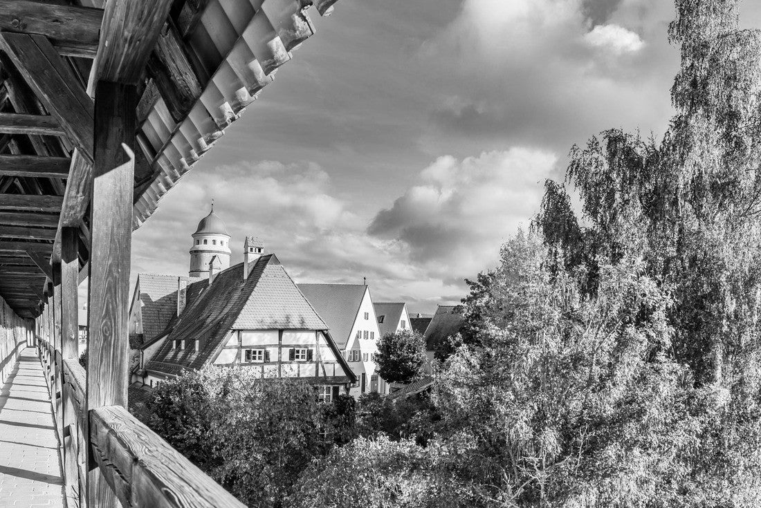 City wall and old town of Nördlingen in Bavaria 2000pc PuzzleBlack and White