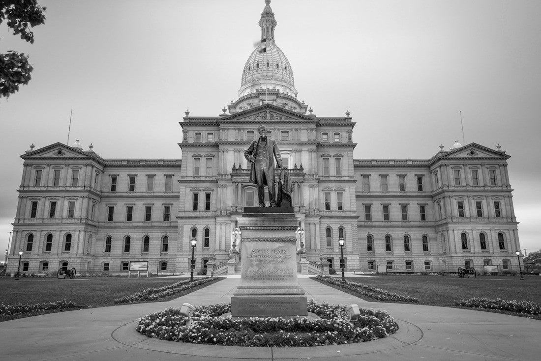 Lansing, Michigan, USA at Michigan State Capitol in the evening. (Austin Blair Statue erected 1895) 2000pc PuzzleBlack and White