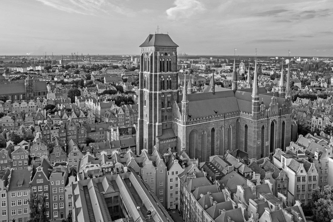St. Mary's Church - View of the Old Town - Gdansk, Poland 2000pc PuzzleBlack and White