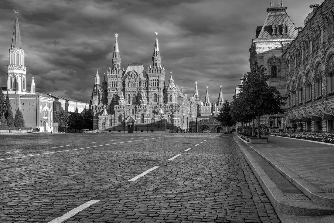 Noah Jigsaw Puzzle Red Square, Moscow Kremlin and State Historical Museum in Moscow, Russia. Architecture and landmarks of Moscow in black white 2000 pieces
