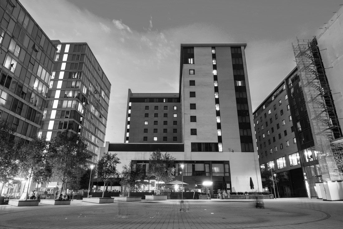 Milton Keynes city center at night. England 2000pc PuzzleBlack and White