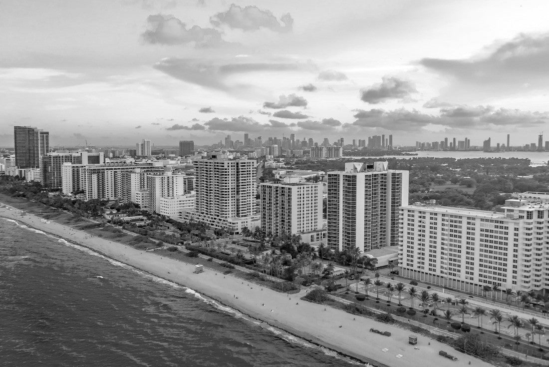 Gorgeous aerial view of sunset in Miami Beach, Florida from a drone 2000pc PuzzleBlack and White