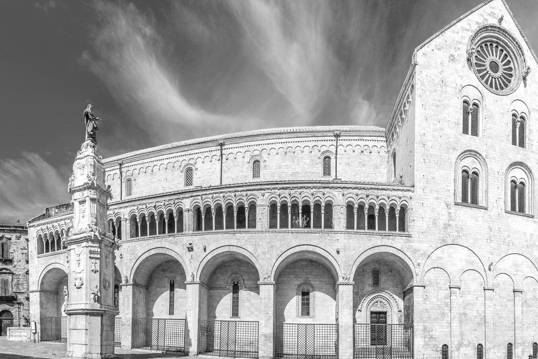 the Cathedral of St. Mary in Bitonto, Italy 2000pc PuzzleBlack and White