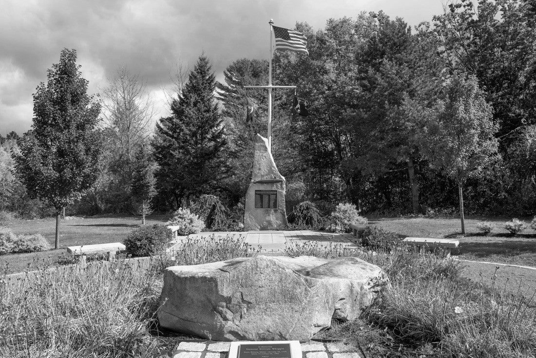 Memorial of General William Whipple, a signer of United States Declaration of Independence, in town of Kittery, Maine ME 2000pc PuzzleBlack and White