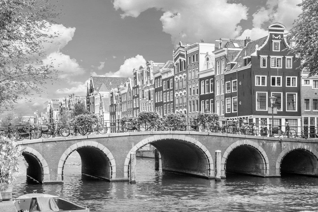 Downtown Amsterdam - Amstel river, old houses and a bridge. Beautiful view of the famous city of Amsterdam 2000pc PuzzleBlack and White