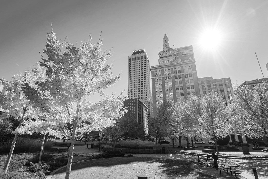 Sunny view of downtown cityscape at Tulsa, Oklahoma 2000pc PuzzleBlack and White