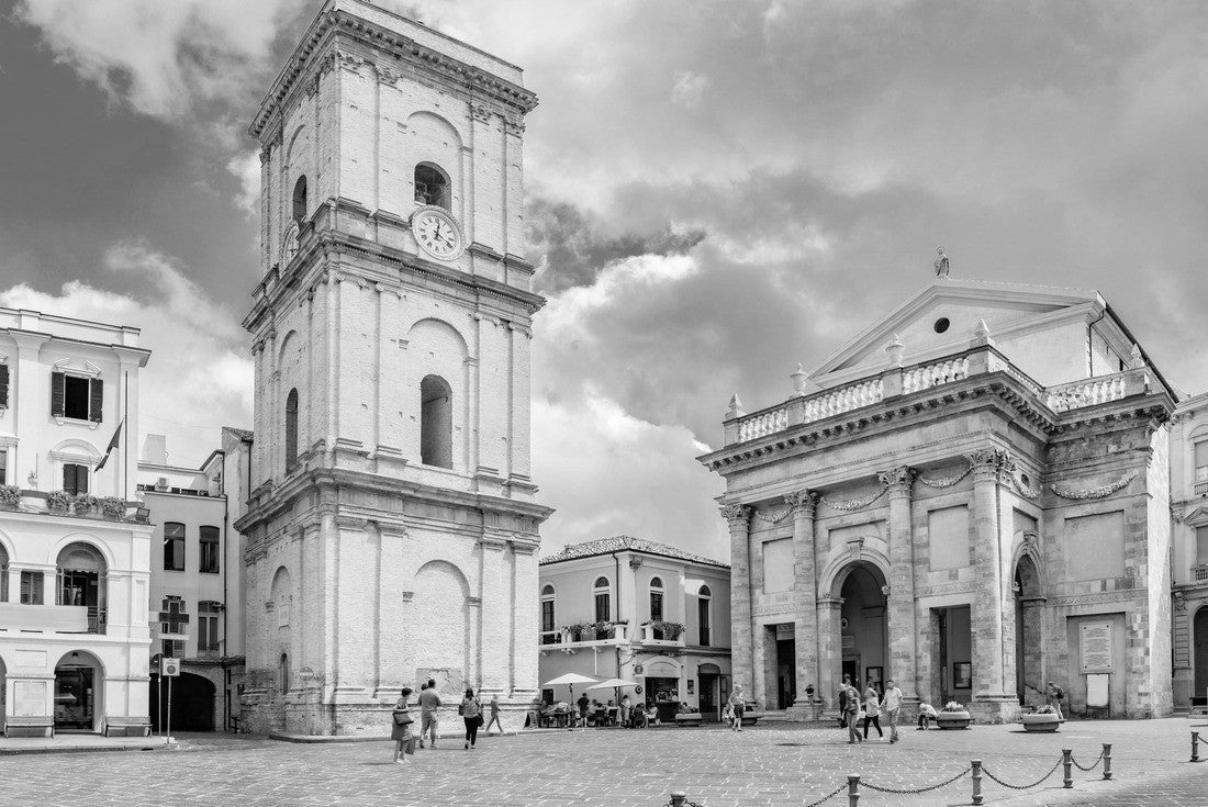 Beautiful summer view of the Cathedral of Lanciano and famous historical place - Ponte di Diocleziano. Captivating morning city view of Lanciano, Italy 2000pc PuzzleBlack and White