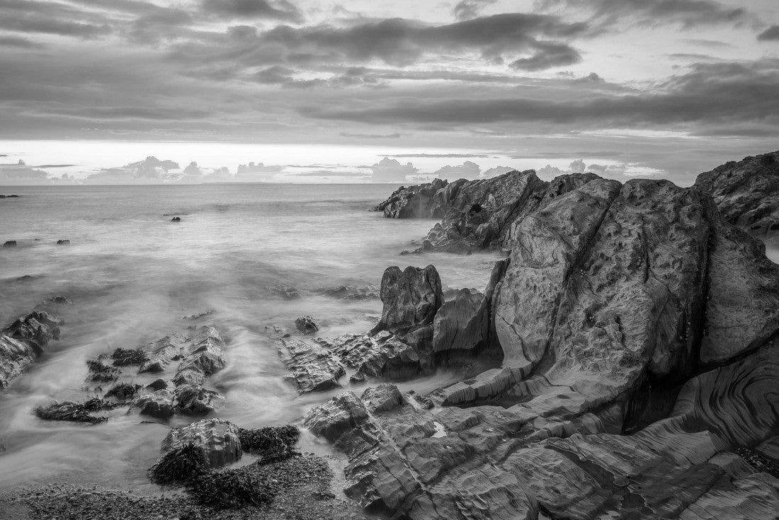 North Devon Sunset over Lundy Island and the low tide rocks at Woolacombe Beach 2000pc PuzzleBlack and White