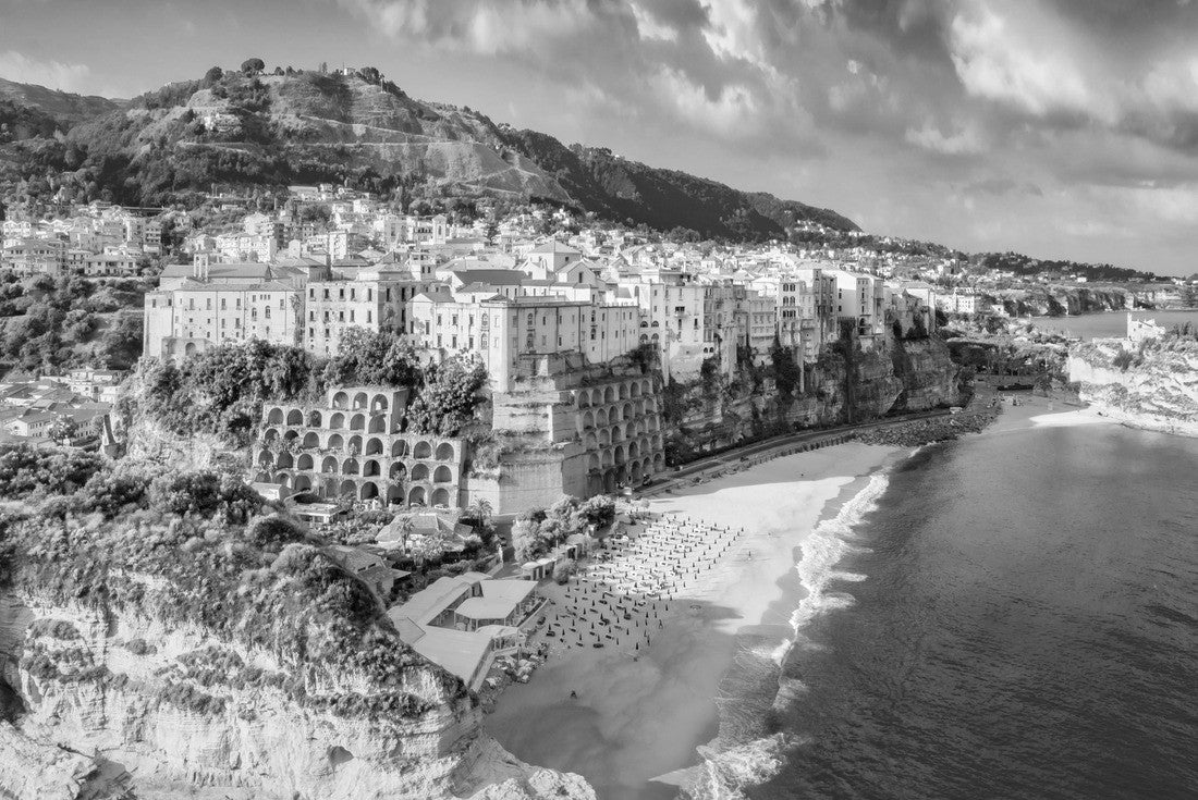 Magnificent morning city of Tropea city, Italy, Europe. Stunning summer scene of the east coast of Calabria 2000pc PuzzleBlack and White