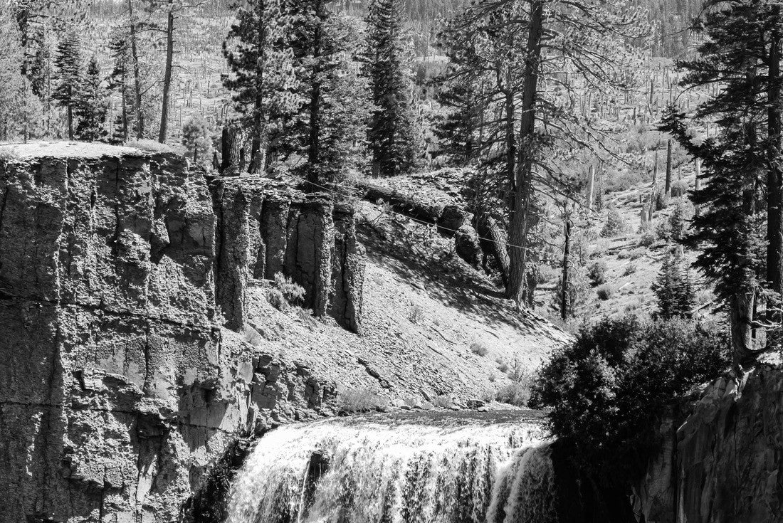 Sunny view of the beautiful Rainbow Fall of Devils Postpile National Monument at California 2000pc PuzzleBlack and White
