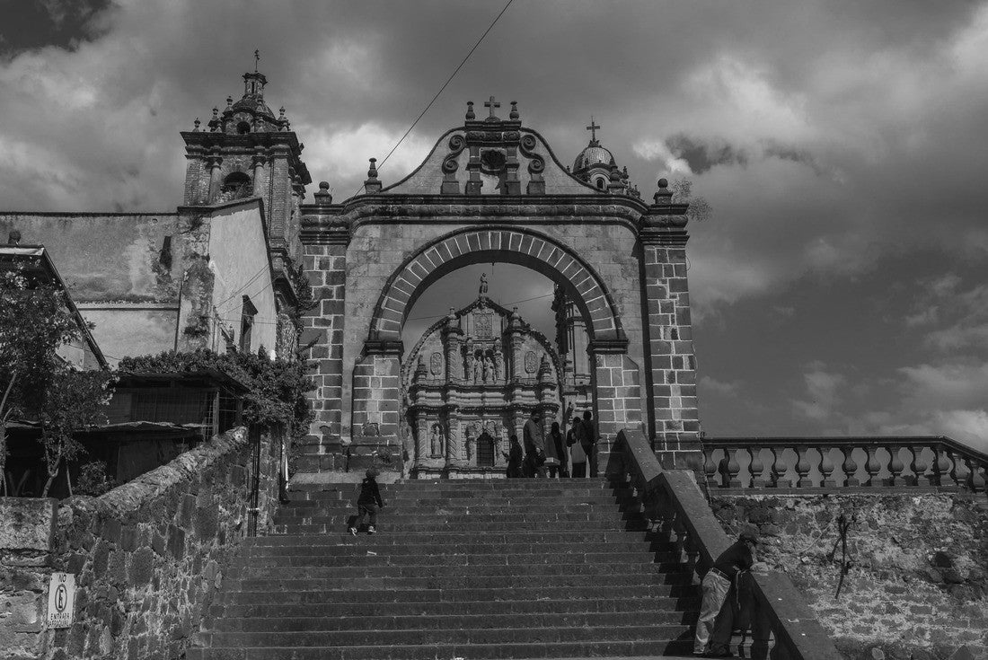 Details of the streets and alleys in the magical city of Tlalpujahua, Michoacán, Mexico 2000pc PuzzleBlack and White