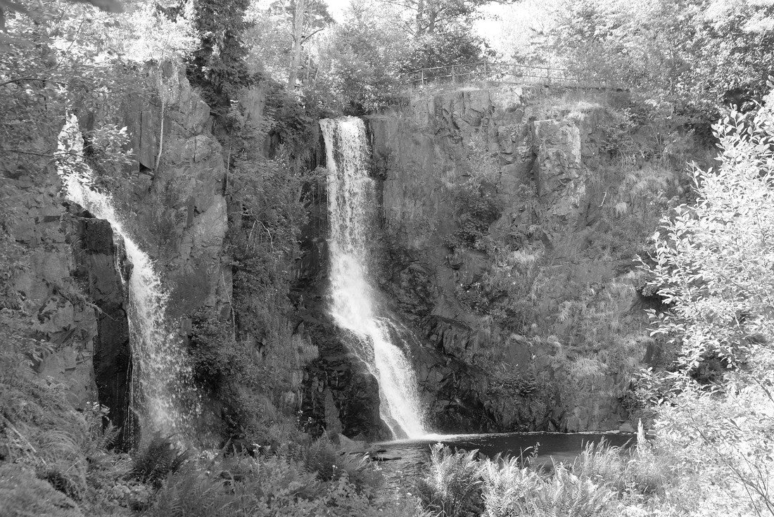 Noah Jigsaw Puzzle Stalpet waterfall in southern Sweden in black white 2000 pieces