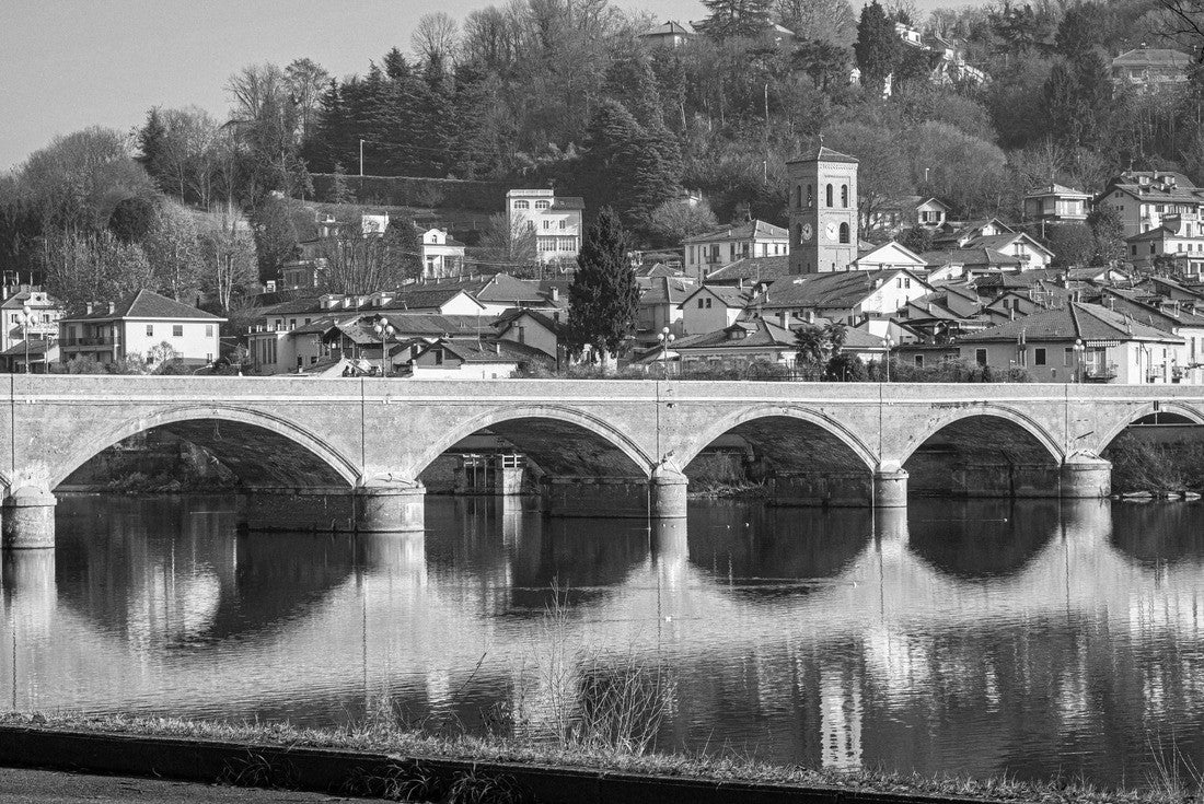 Beautiful view of the Po River near San Mauro Torinese 2000pc PuzzleBlack and White
