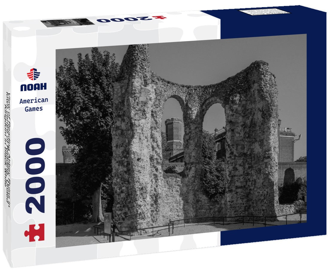 Reading Abbey Ruins in town centre of Reading, United Kingdom 2000pc PuzzleBlack and White
