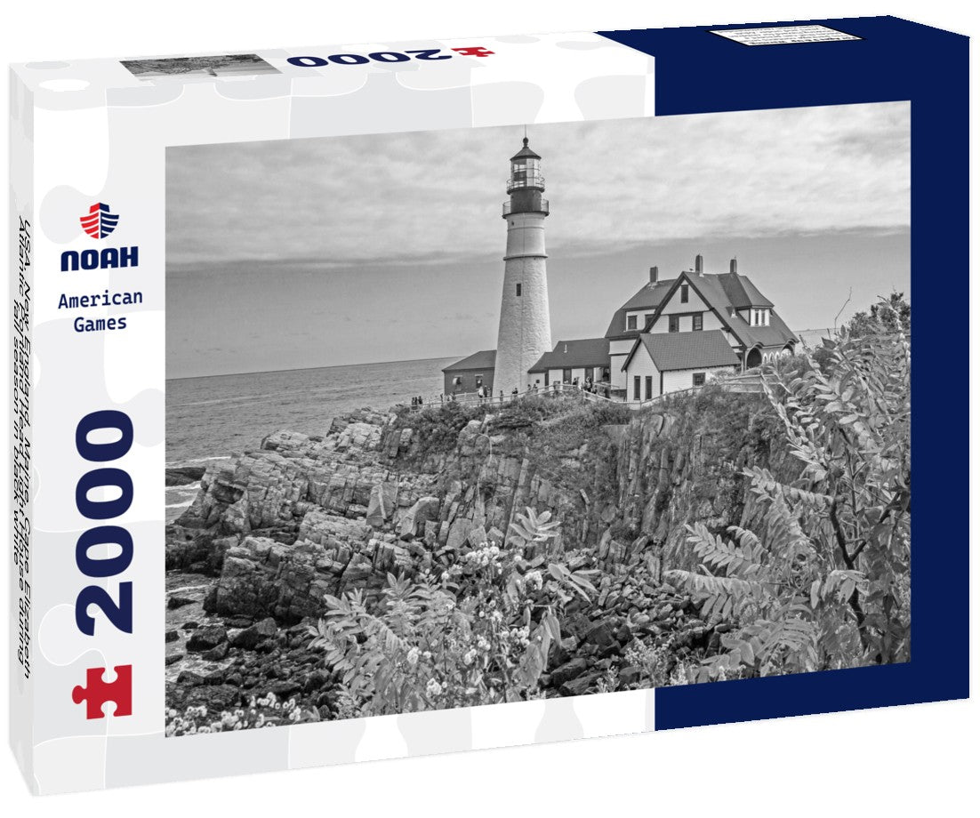 USA, New England, Maine, Cape Elizabeth, Atlantic Portland Head Light House during fall season 2000pc PuzzleBlack and White