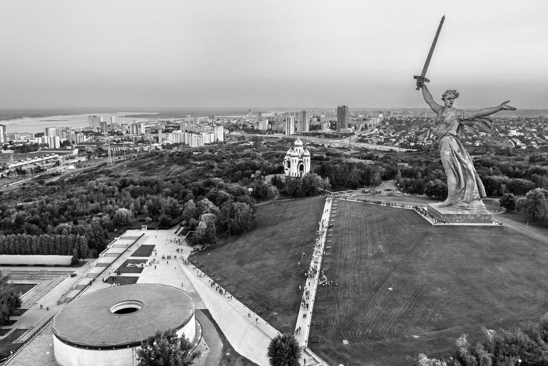 Mamayev Kurgan with the Motherland Calls statue commemorating the Battle of Stalingrad in World War II. Volgograd, Russia 2000pc PuzzleBlack and White