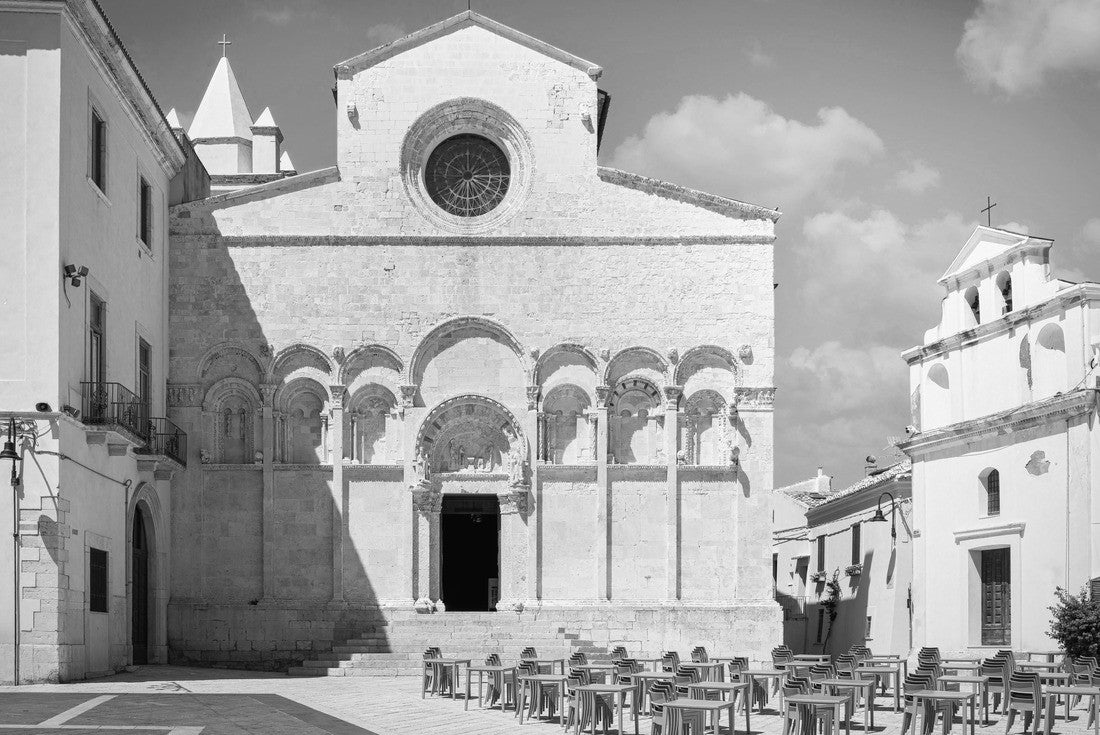 The facade of the Cathedral of Saint Mary (Santa Maria della Purificazione), Termoli, Italy 2000pc PuzzleBlack and White