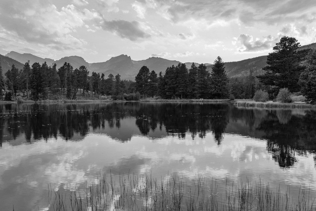 Noah Jigsaw Puzzle Summer Sunset at Sprague Lake - Panoramic view of summer sunset at Sprague Lake with high peaks of Continental Divide on the shore, Rocky Mountain National Park, Colorado, USA in black white 2000 pieces
