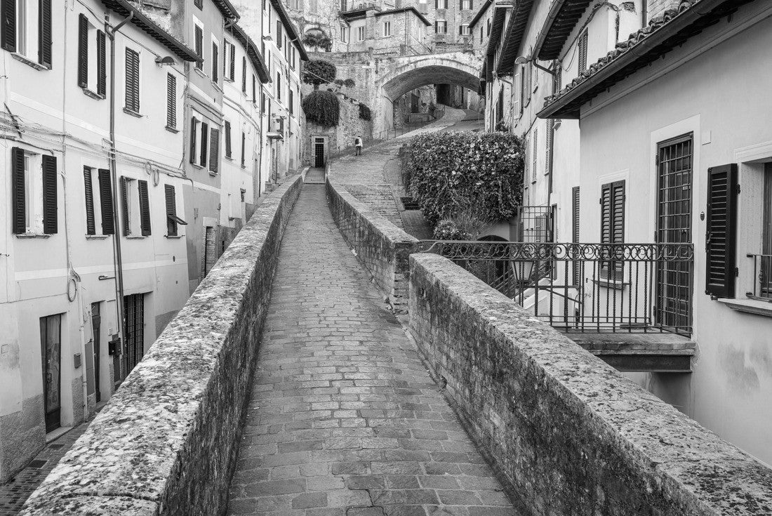 Perugia, Italy on the medieval Aqueduct Street in the morning 2000pc PuzzleBlack and White